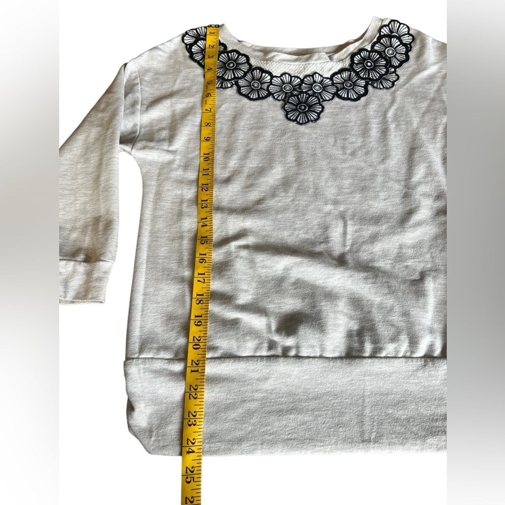 ANTHROPOLOGIE SATURDAY SUNDAY Embroidered Flower Floral Sweatshirt Top Size XS - Picture 7 of 11